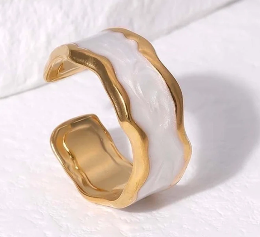 Pearlescent White Wave finish Ring, Gold effect