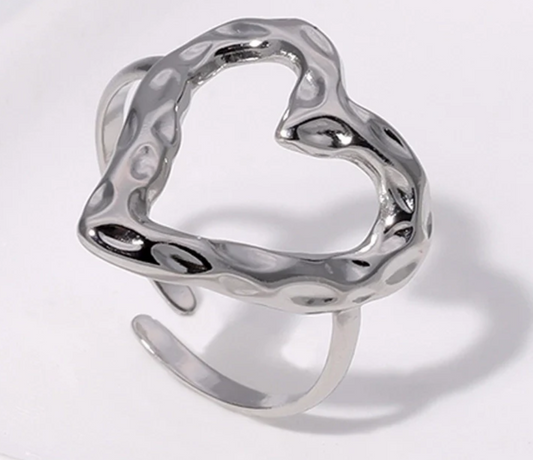 RETRO Heart ring with distressed details